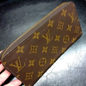 Louis Vuitton Woman's Monogram Zippy Wallet (REAL! Pls read discription)